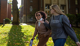 SPU students stroll through Tiffany Loop on campus
